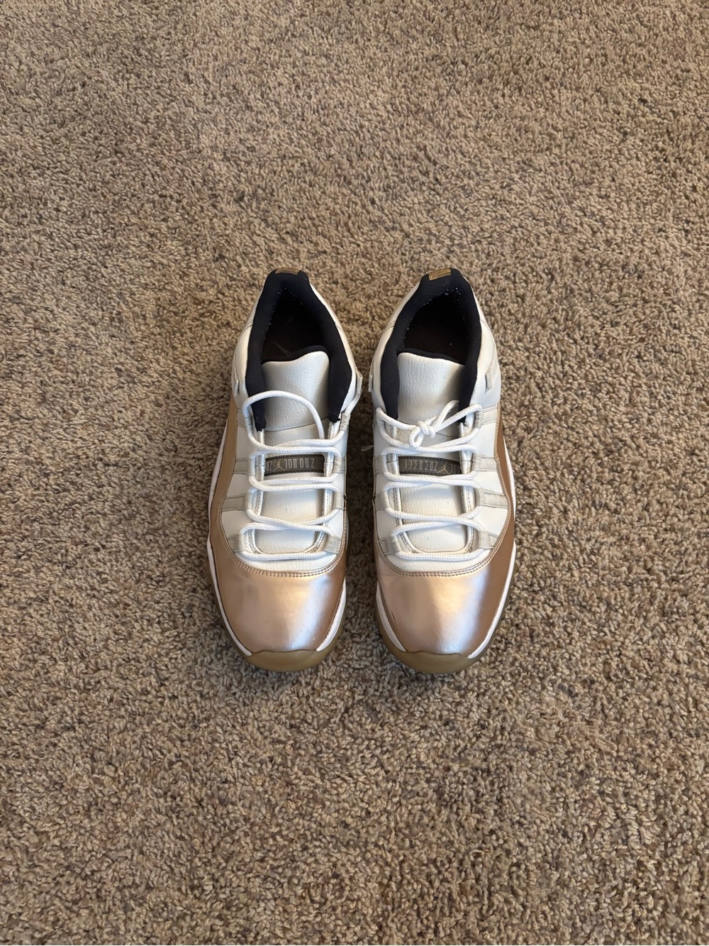 Jordan Low-Top Sneakers in White and Metallic Gold